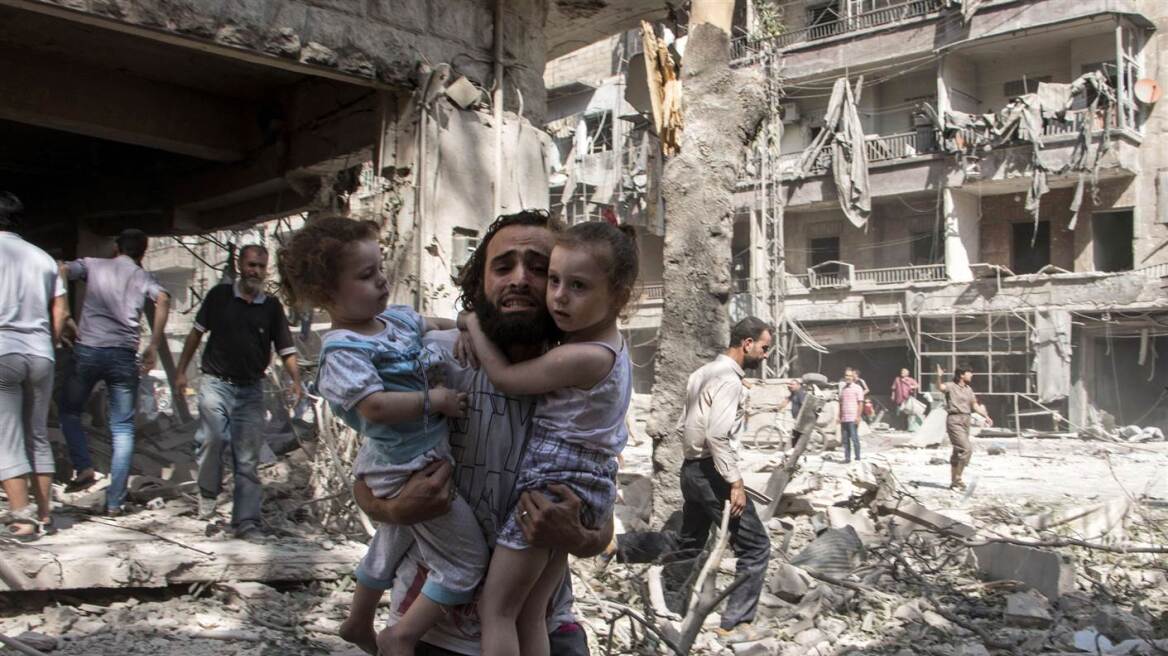 Εκατοντάδες νεκροί και τραυματίες από νέους βομβαρδισμούς στη Συρία